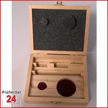 Holzkasten für Messschieber Kalibriersatz 
0 - 150 mm 5tlg / Aussparrung für:
Endmaße: 30 / 41,3 / 131,4  mm
Einstellringe: 4,0 / 25,0 mm