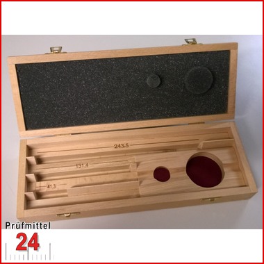 Holzkasten für Messschieber Kalibriersatz 
0 - 300 mm 5tlg / Aussparrung für:
Endmaße: 41,3 / 131,4 / 243,5 mm
Einstellringe: 4,0 / 25,0 mm